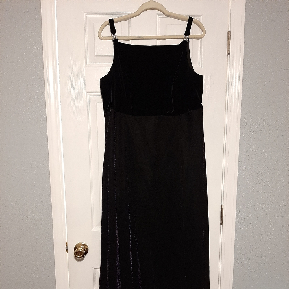 🛍Onyx Nite By:Wendye Chaitin Formal Dress Size 18